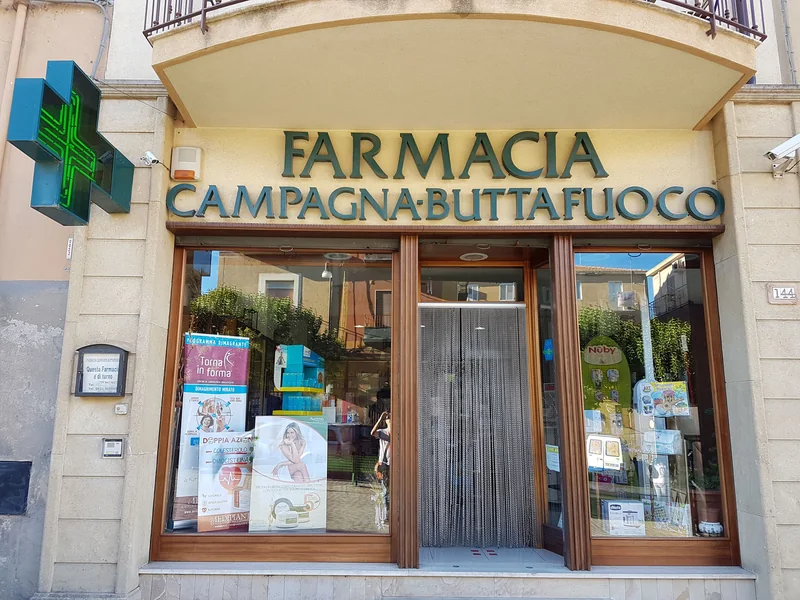 La facciata della Farmacia Campagna Buttafuoco ad Agira
